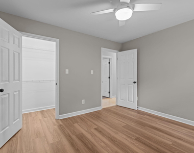 109 Oaklake Court - Photo Thumbnail 21