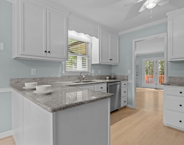 109 Oaklake Court - Photo Thumbnail 12