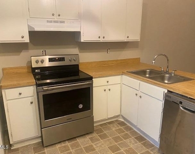 909 W Chatham Street - Photo Thumbnail 3