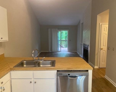 909 W Chatham Street - Photo Thumbnail 4