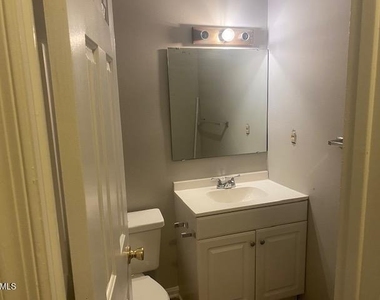 909 W Chatham Street - Photo Thumbnail 7