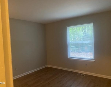 909 W Chatham Street - Photo Thumbnail 8