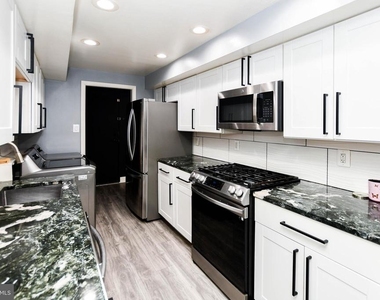 10208 Prince Place - Photo Thumbnail 8