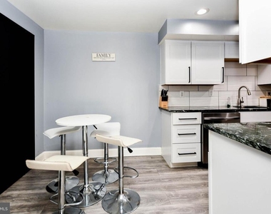 10208 Prince Place - Photo Thumbnail 5