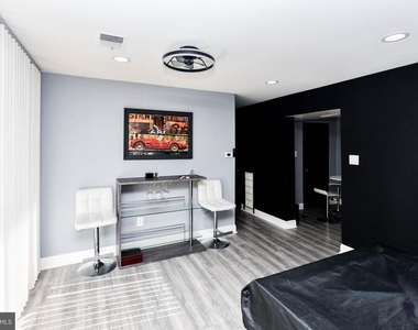 10208 Prince Place - Photo Thumbnail 4