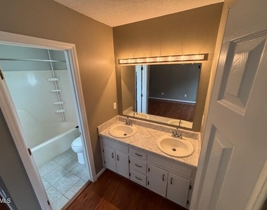 2325 Stephanie Lane - Photo Thumbnail 18