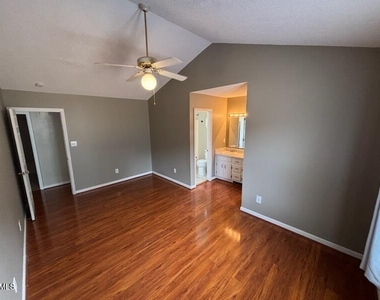 2325 Stephanie Lane - Photo Thumbnail 16