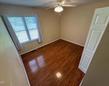 2325 Stephanie Lane - Photo Thumbnail 13