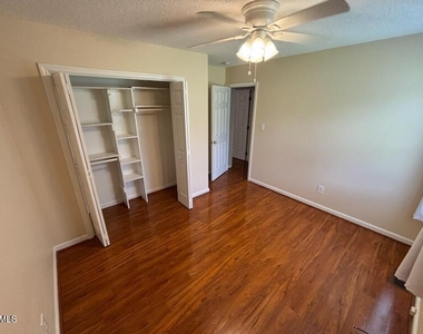 2325 Stephanie Lane - Photo Thumbnail 14