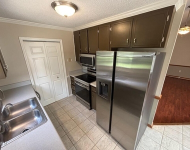 2325 Stephanie Lane - Photo Thumbnail 5