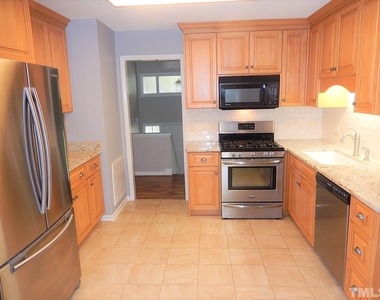 6704 Winding Trail - Photo Thumbnail 9