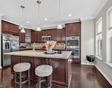 809 Fair Winds Way - Photo Thumbnail 6