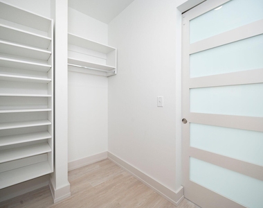 120 Mosaic Boulevard - Photo Thumbnail 10