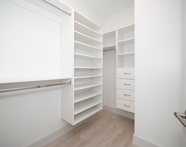 120 Mosaic Boulevard - Photo Thumbnail 14
