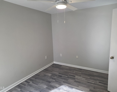 1411 Collegiate - Photo Thumbnail 5