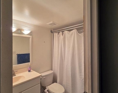 6998 Hanover Parkway - Photo Thumbnail 7