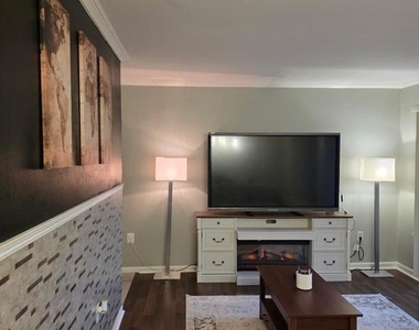 6998 Hanover Parkway - Photo Thumbnail 10