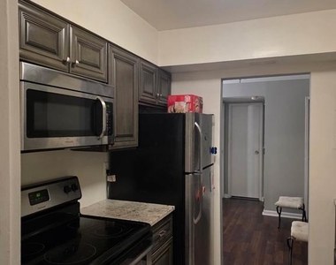 6998 Hanover Parkway - Photo Thumbnail 13