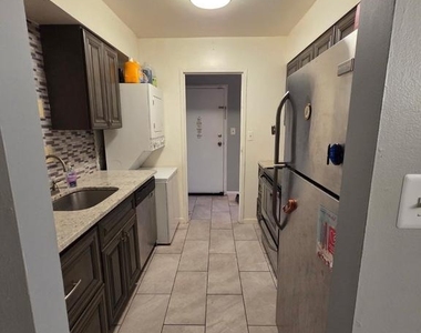 6998 Hanover Parkway - Photo Thumbnail 12