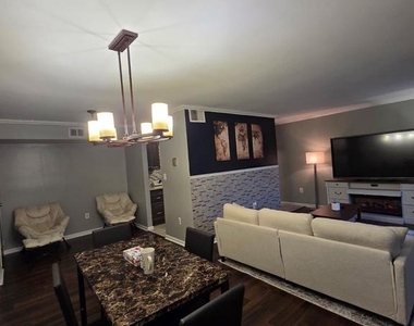 6998 Hanover Parkway - Photo Thumbnail 11