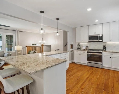 5408 Farley Drive - Photo Thumbnail 7