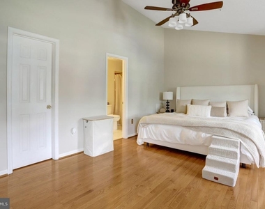 8819 Hardesty Drive - Photo Thumbnail 13