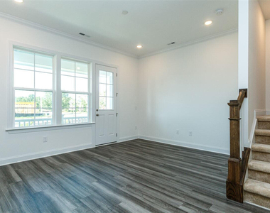 306 Clementine Drive - Photo Thumbnail 4