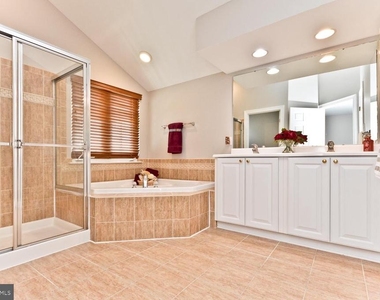 8006 Kingsmill Road - Photo Thumbnail 31