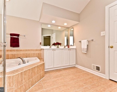 8006 Kingsmill Road - Photo Thumbnail 32
