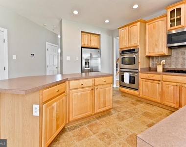 8006 Kingsmill Road - Photo Thumbnail 15