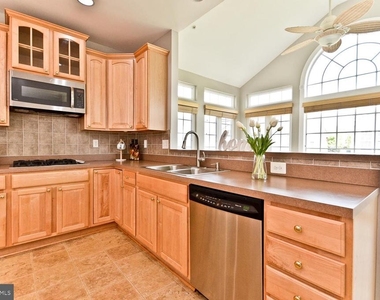 8006 Kingsmill Road - Photo Thumbnail 12