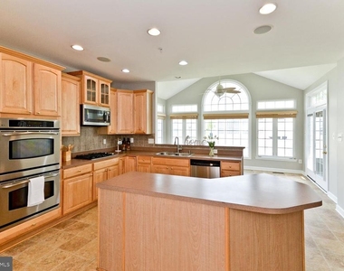 8006 Kingsmill Road - Photo Thumbnail 13