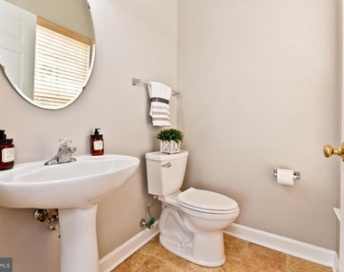 8006 Kingsmill Road - Photo Thumbnail 9
