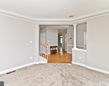 8006 Kingsmill Road - Photo Thumbnail 5