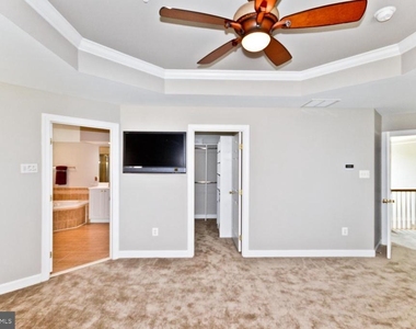 8006 Kingsmill Road - Photo Thumbnail 29