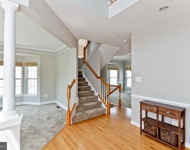 8006 Kingsmill Road - Photo Thumbnail 10