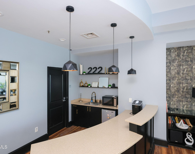222 Glenwood Avenue - Photo Thumbnail 32