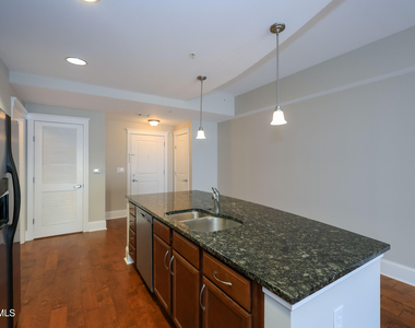 222 Glenwood Avenue - Photo Thumbnail 7