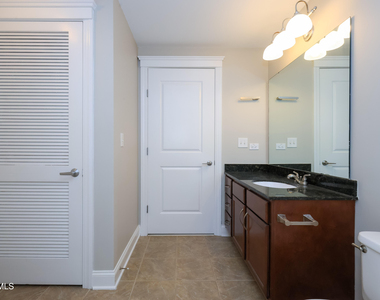 222 Glenwood Avenue - Photo Thumbnail 18