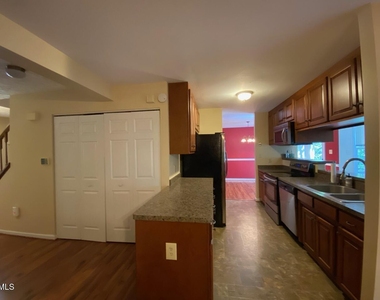 111 Westwind Court - Photo Thumbnail 6