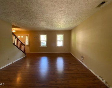 111 Westwind Court - Photo Thumbnail 3