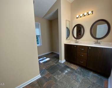 111 Westwind Court - Photo Thumbnail 12