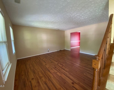 111 Westwind Court - Photo Thumbnail 2