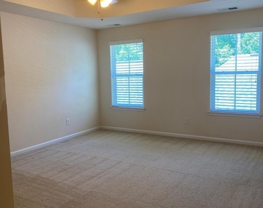 2412 Historic Circle - Photo Thumbnail 6