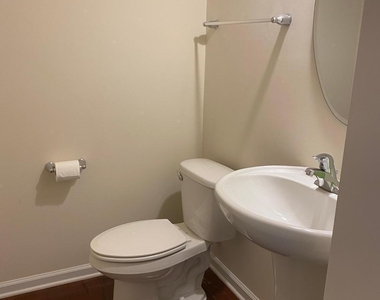 2412 Historic Circle - Photo Thumbnail 8