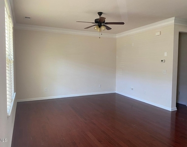 2412 Historic Circle - Photo Thumbnail 9