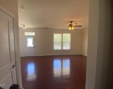 2412 Historic Circle - Photo Thumbnail 4