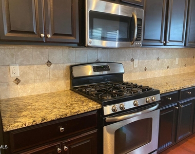2412 Historic Circle - Photo Thumbnail 7