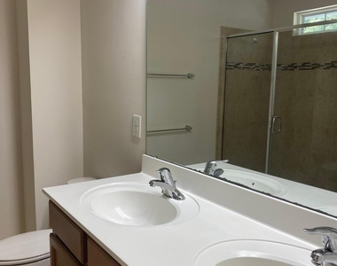 2412 Historic Circle - Photo Thumbnail 5