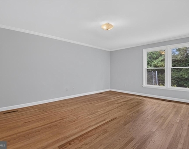 9612 Annlee Terrace - Photo Thumbnail 13